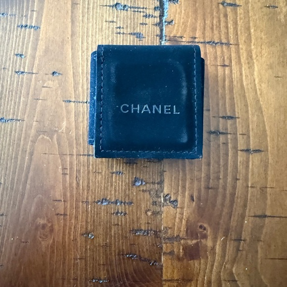 CHANEL CC Earrings - Picture 2 of 4